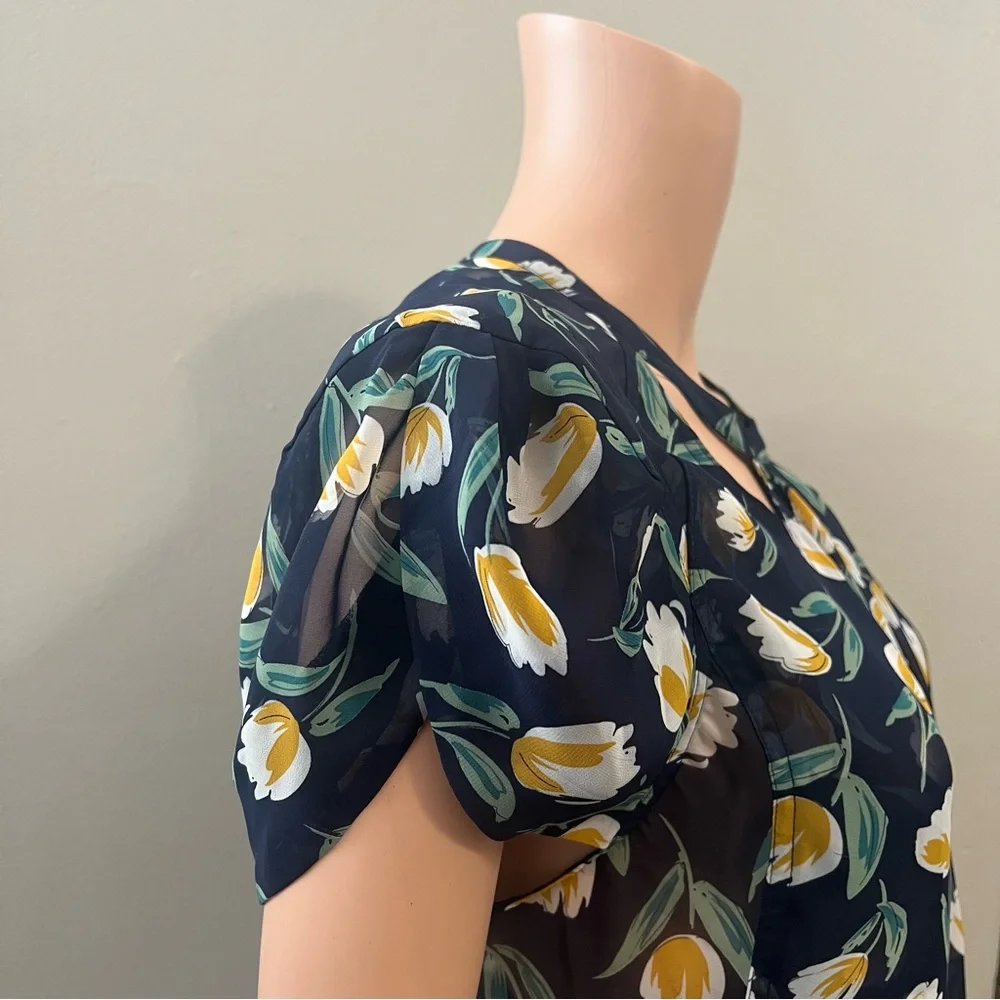 NEW Byron Lars Beauty Mark Floral Short Sleeve Blouse Navy Blue Size 12 NWT - Picture 3 of 9